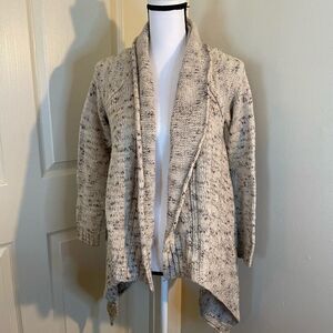 H&M cable knit cream colored sweater, small